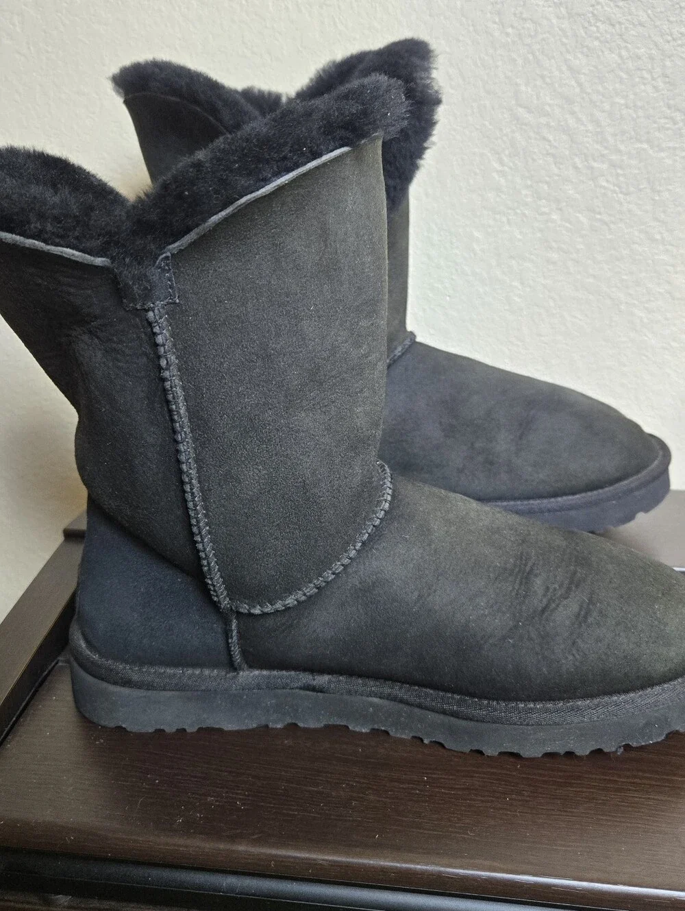 The UGG Bailey Button Boot (Style 5803) Size 10